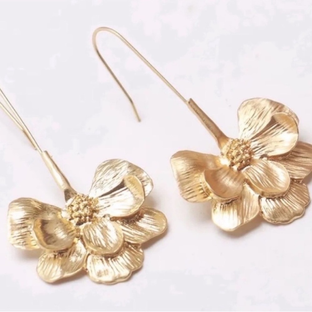 Elegant Gold Flower Earrings 20$